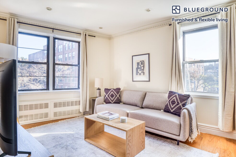 535 Hudson St unit FL3-ID1032, New York, NY 10014 - photo 1