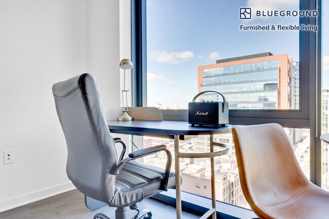 730 W Couch Place unit FL13-ID636, Chicago, IL 60661 - photo 4