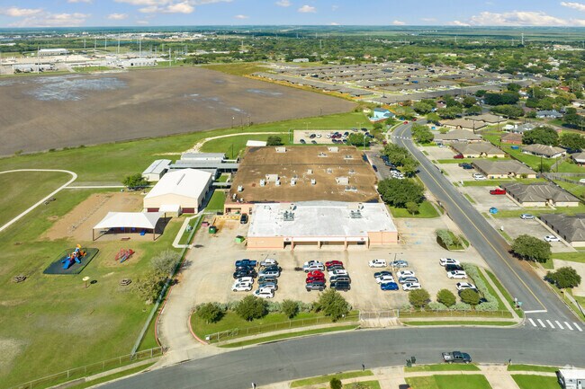 Calallen East Elementary School has approximately 594 students enrolled.