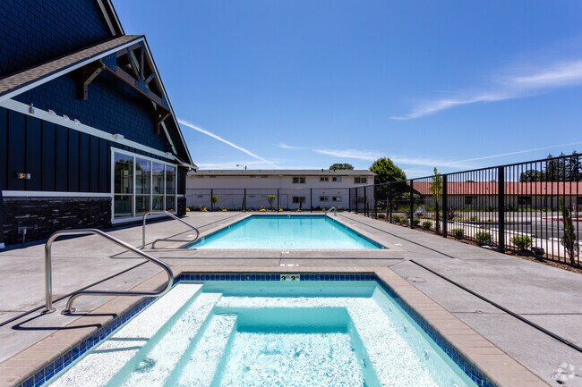 St Helens Place Apartment Homes, Saint Helens, OR 97051 - photo 2