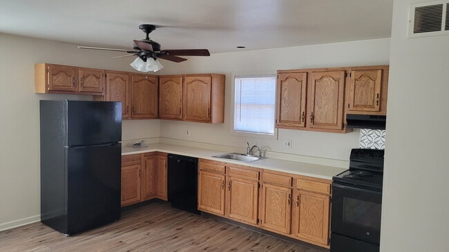 1464 N 11th St unit B, Reading, PA 19604 - photo 2