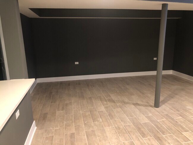 LIVING ROOM UNFURNISHED