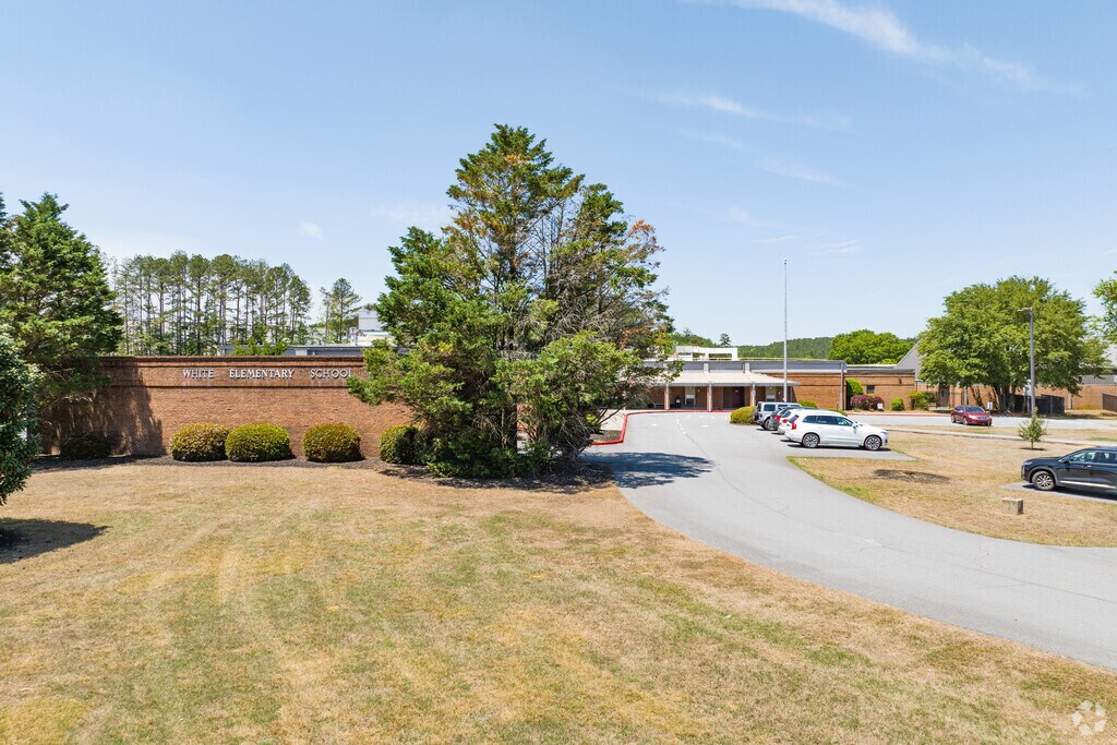 White Elementary School receives a B+ on Niche.
