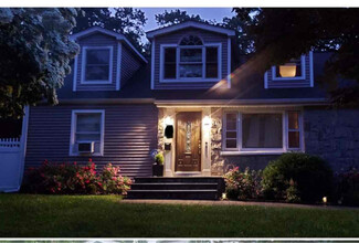 384 Connors Ln, Stratford, CT 06614