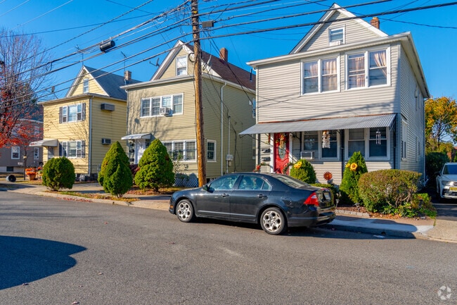 Houses with Vinyl siding are plentiful within Clifton New Jersey.