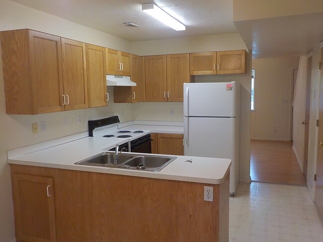 325 E 1225 N, Logan, UT 84341 - photo 3