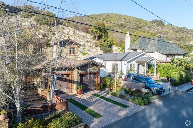 Homes nestled in Laguna Canyon come in a variety of sizes and designs, from traditional styles to modern contemporary styles.