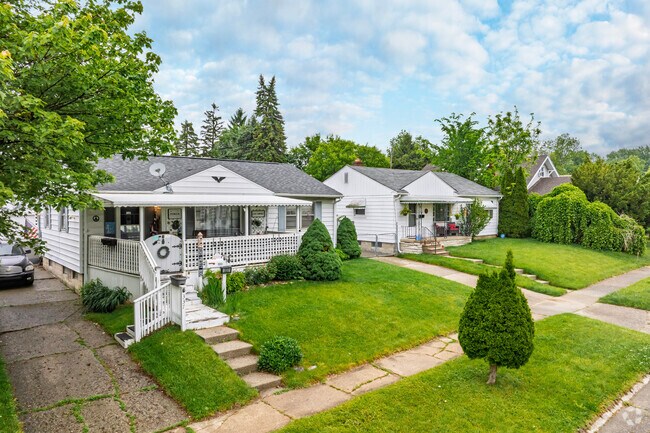 More compact ranch home options are also available to home shoppers in Circle Drive.