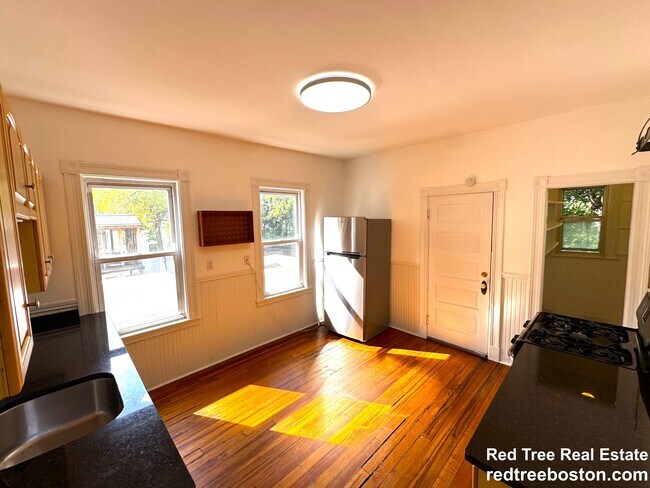 67 Washburn Ave unit 2, Cambridge, MA 02140 - photo 4