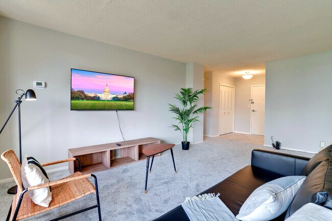 2111 Richmond Hwy unit FL8-ID1022390P, Arlington, VA 22202 - photo 4