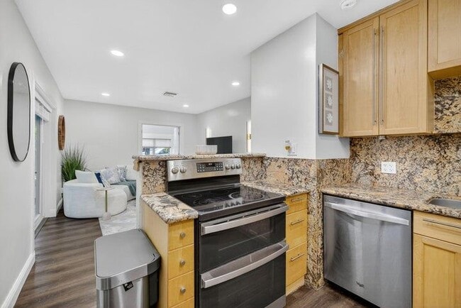 1317 NE 1st Ave, Fort Lauderdale, FL 33304 - photo 3