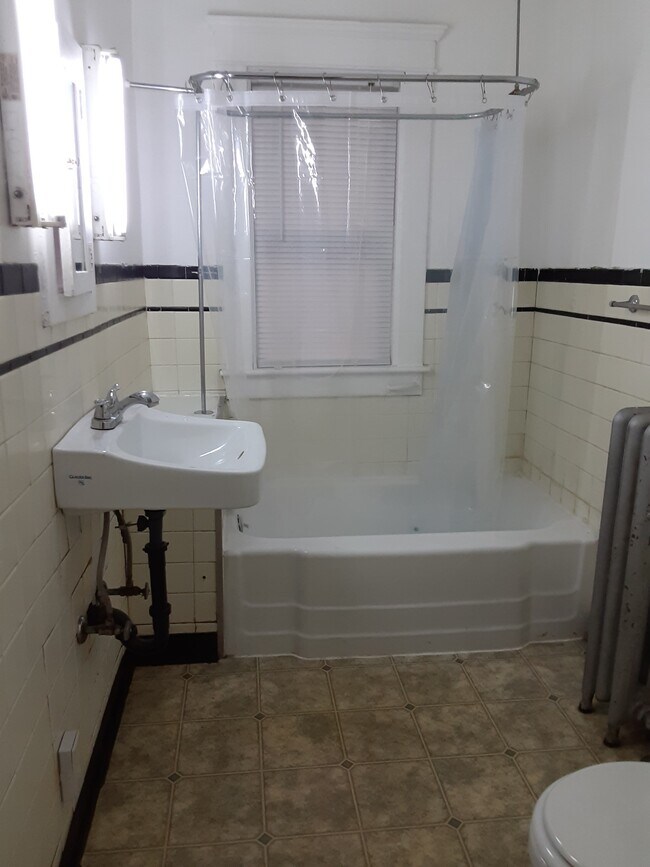 83 Main St unit 83MainSt.Apt.2-E, Westfield, MA 01085 - photo 7