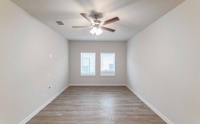 8807 Catnip Pass, Elmendorf, TX NULL - photo 6