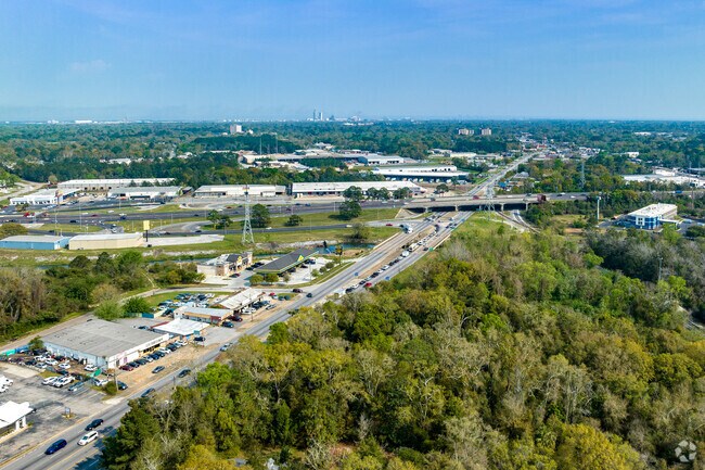 Residents in Pine Grove have easy access to major roads in Mobile, AL.