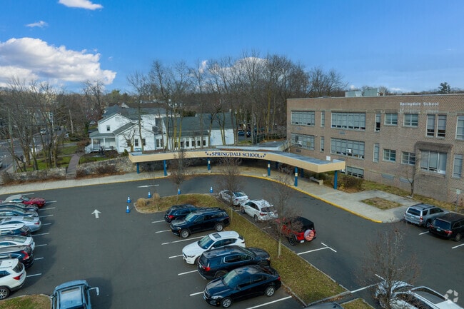 Springdale Elementary School serves elementary students.