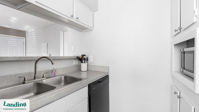 2300 Misty Ridge Cir unit 241, Arlington, TX 76011 - photo 4