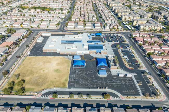 At Sandra L Thompson Elementary School, the student-teacher ratio is 19.