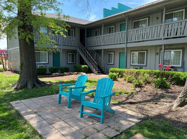 Hideaway Cove Courtyard