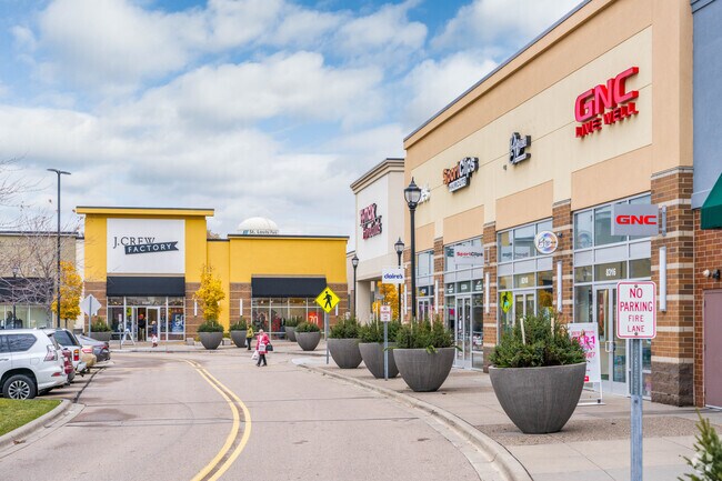 THe Shoppes at Knollwood have many tennants.