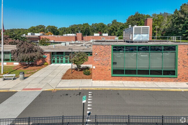 Arthur H. Illing Middle School students are 35% english proficient.