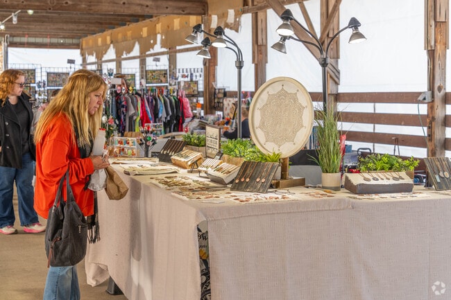 Residents explore the jewelry and crafts at Harvest Honey & Garlic Festival.