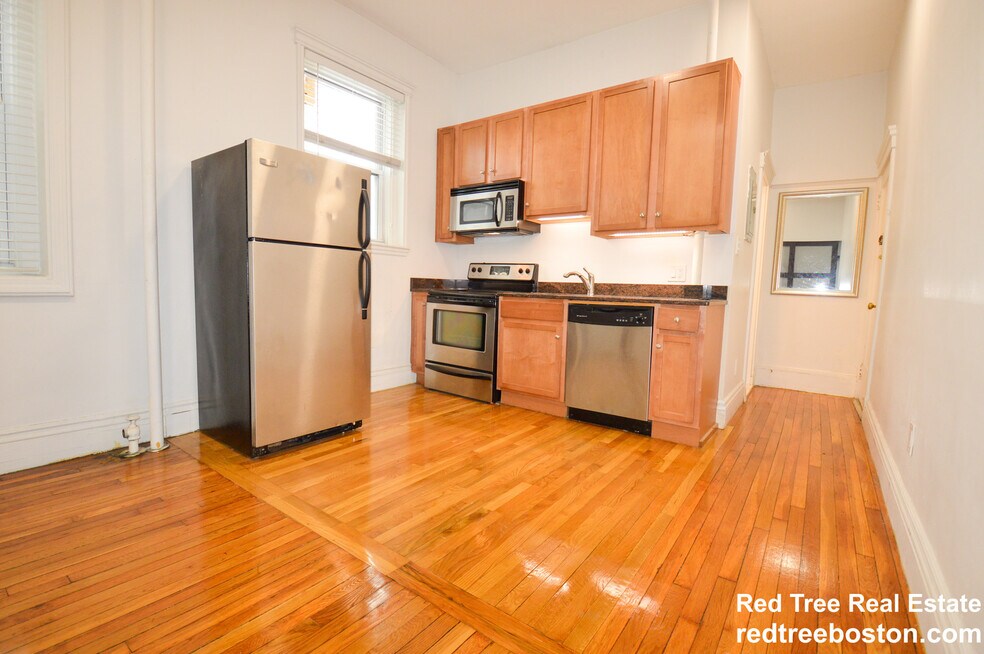 60 Charlesgate E unit 3, Boston, MA 02215 - photo 1