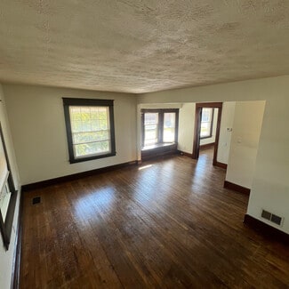 50 Orchard Ave SE Unit 2, Hubbard, OH 44425