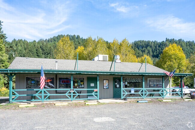 Wells Creek RV resort and clubhouse is a wonderful place to grab lunch in Scottsburg.