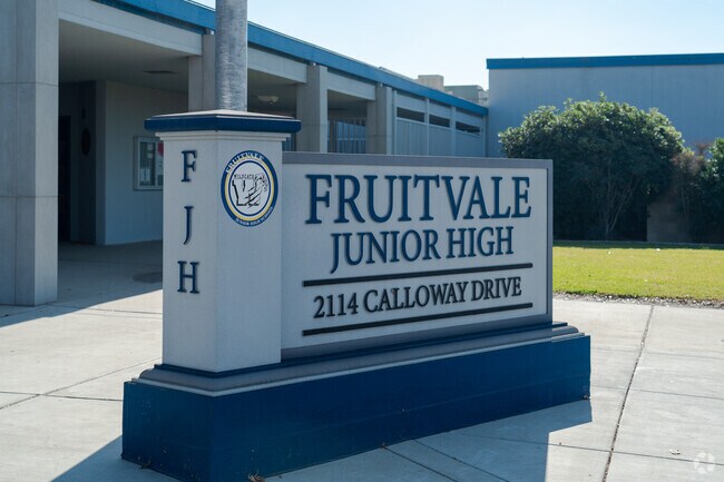 Fruitvale Junior High School is a part of the Fruitvale Elementary School District.
