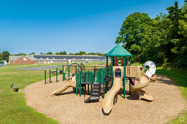 Setauket Elementary School is a highly rated public school in Old Field.