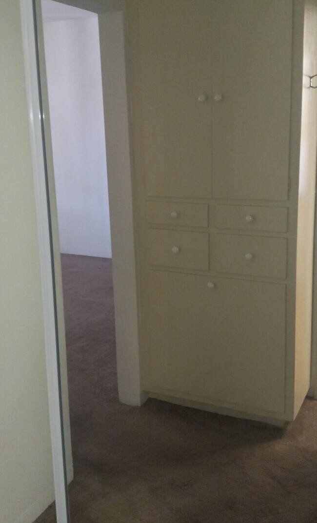 5306 E Anaheim Rd unit Garden Estates, Long Beach, CA 90815 - photo 2