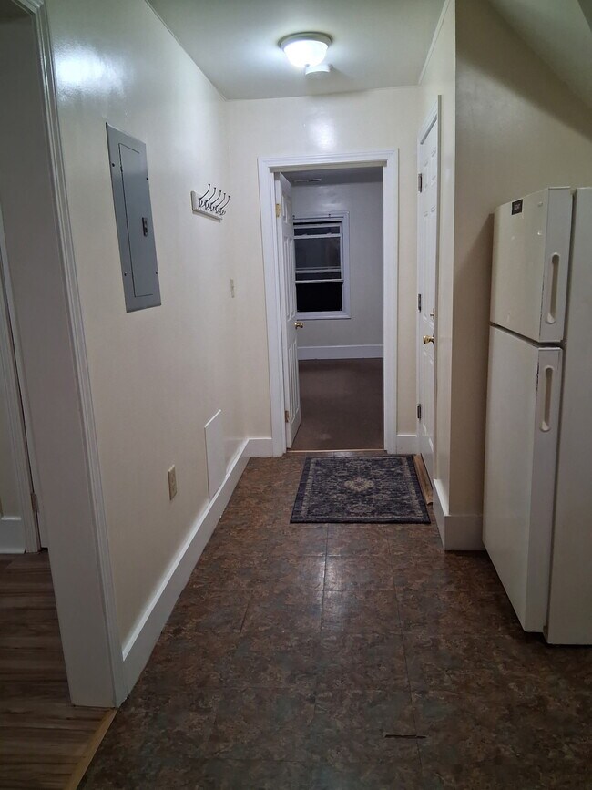 183 Park St, West Haven, CT 06516
