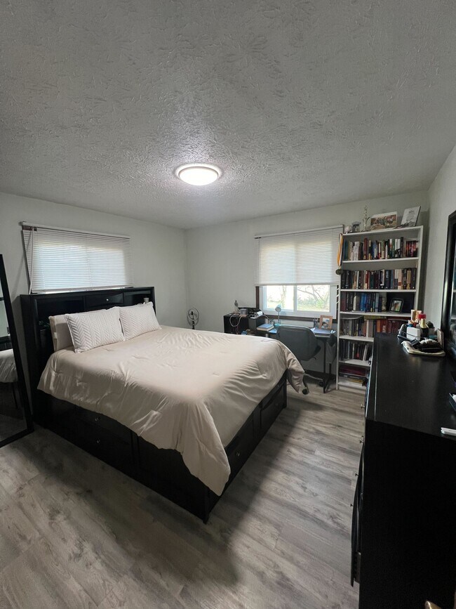 5134 E Bluffview Dr unit 2, Berrien Springs, MI 49103 - photo 2