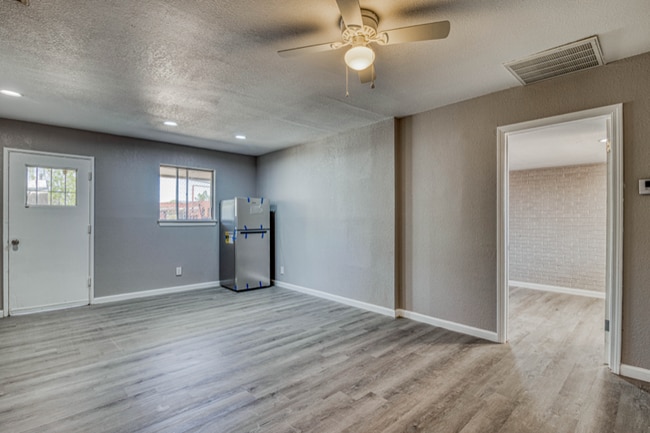 8709 Lawson St unit 6, El Paso, TX 79904 - photo 2