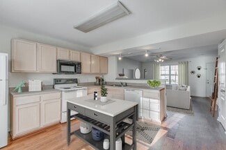 1322 N Rutherford Blvd, Murfreesboro, TN 37130