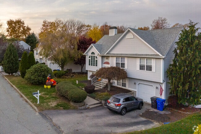 Natick, set in the charming suburbs of Providence, is an elegant neighborhood that is welcoming to families.