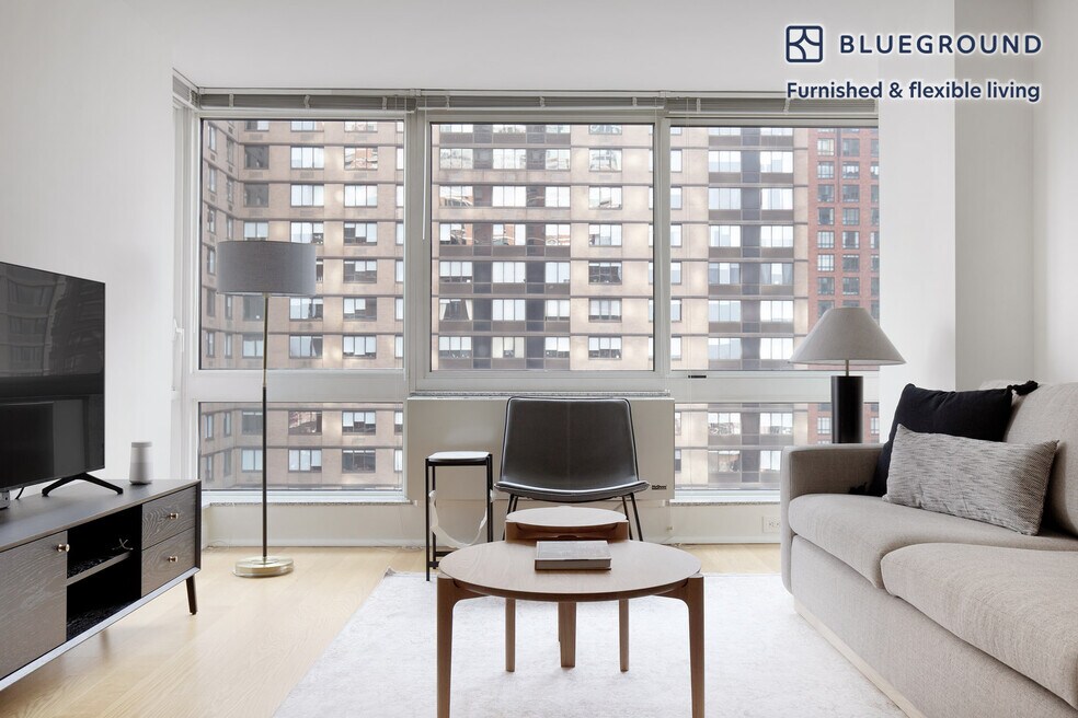 215 E 96th St unit FL21-ID688, New York, NY 10128 - photo 1