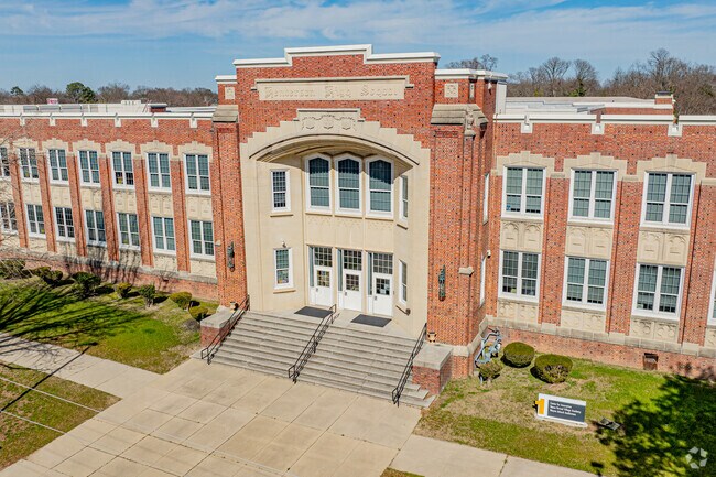 Niche.Com gives STEM Early High School a B+ score.