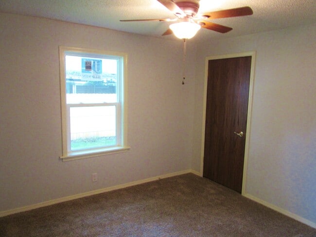 406 W Maple St, Champaign, IL 61820 - photo 4