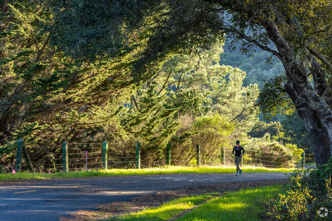 Capuchino residents have easy access to natural areas.
