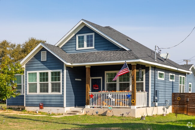 A charming traditional craftsman home commonly found in Kyle.