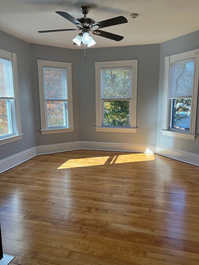 28 Paine St unit 2 R, Worcester, MA 01605 - photo 4