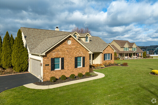 Long driveways create a quiet, private environment in Bloom.