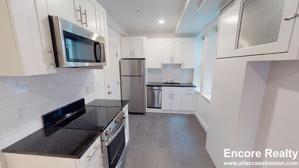 140 Sutherland Rd unit A, Boston, MA 02135 - photo 1