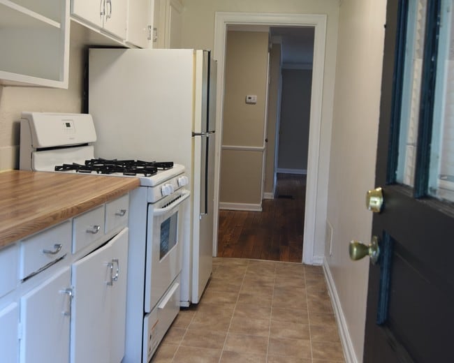Kitchen, downstairs 1 bedroom
