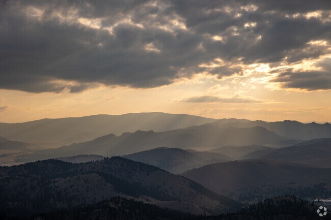 Stunning sunsets in the South Hills offer panoramic views over Helena’s rugged terrain.