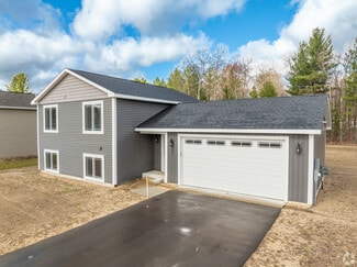 4860 Meadowlark Ln, Traverse City, MI 49685