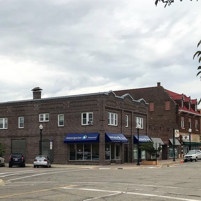 122 N 3rd St unit 2, Marshall, MN 56258 - photo 1