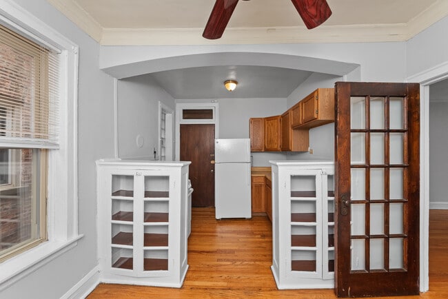 4225 N Paulina St unit 4227-E1, Chicago, IL 60613 - photo 3