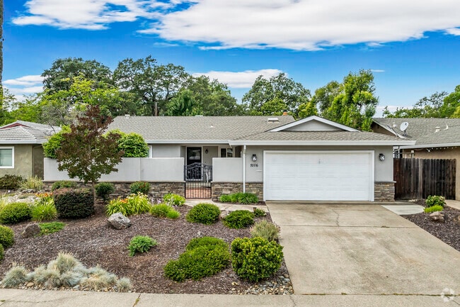 This rancher has a courtyard wall renovation for more front yard privacy in Meadow Oaks.